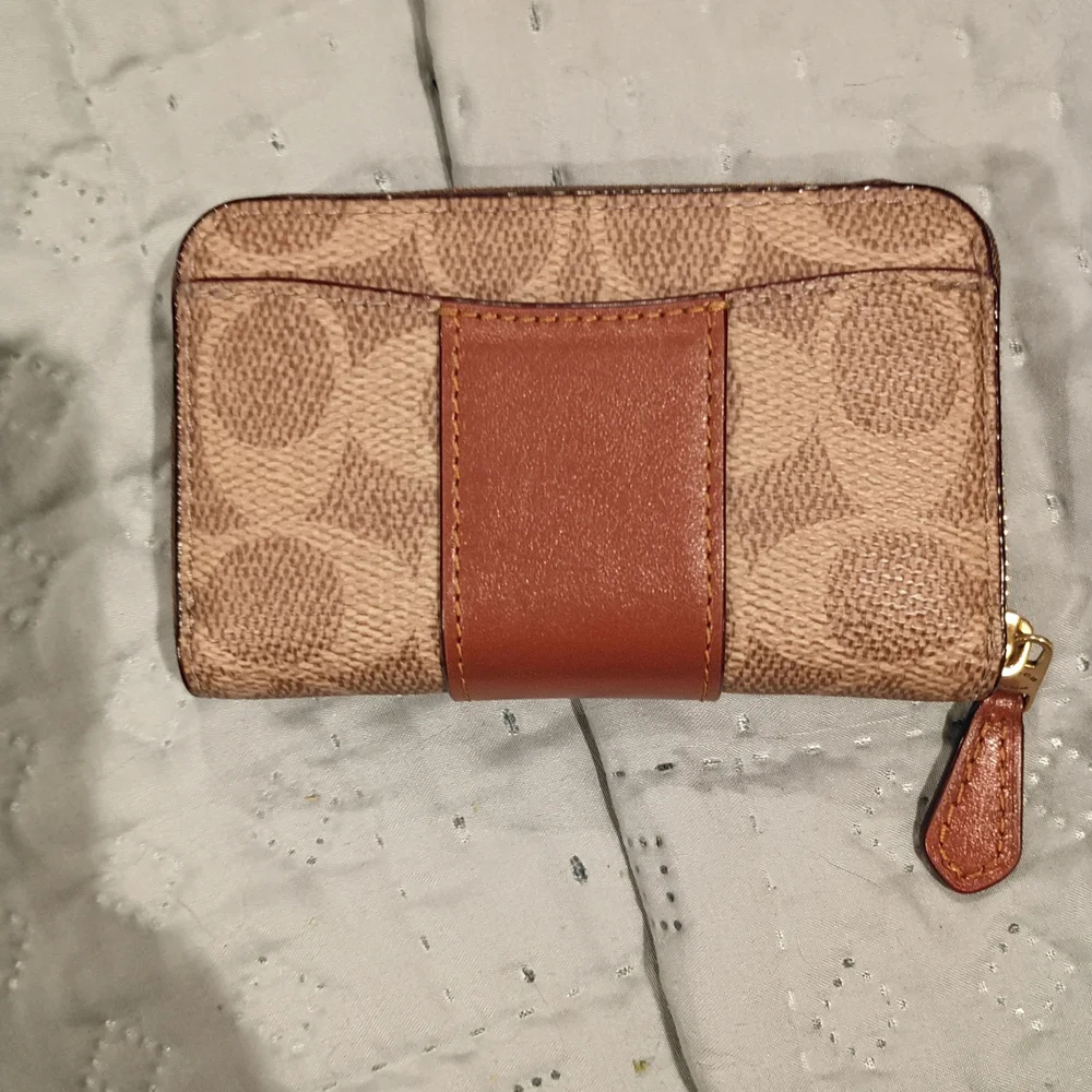 Coach compact zip